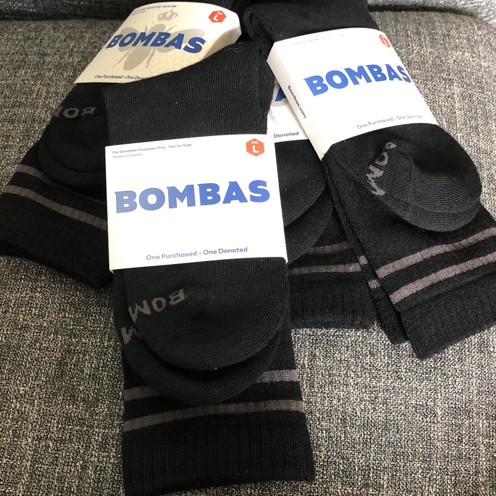 4-pairs New with tag Bombas Black Crew Socks with Gray Stripes